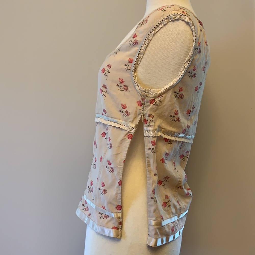 Old Navy Floral Sleeveless Top - Cream and Red - Picture 6 of 8